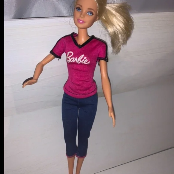 Barbie Careers Soccer Player Doll - Picture 5 of 10